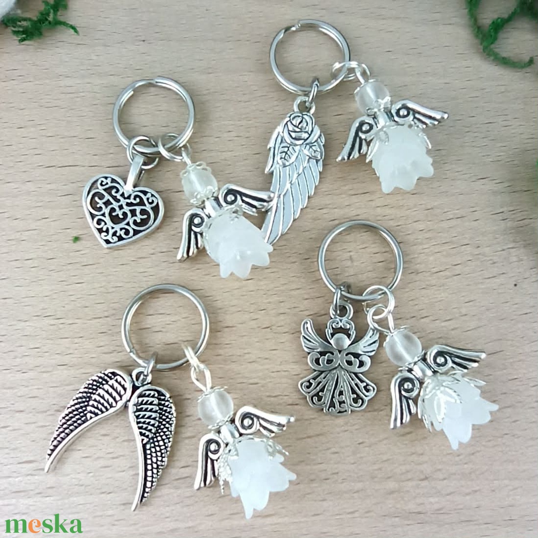 Nőnapi ajándék - fehér angyal kulcstartó ajándékkártyával, választható medállal és kártyával - táska & tok - kulcstartó & táskadísz - kulcstartó - Meska.hu