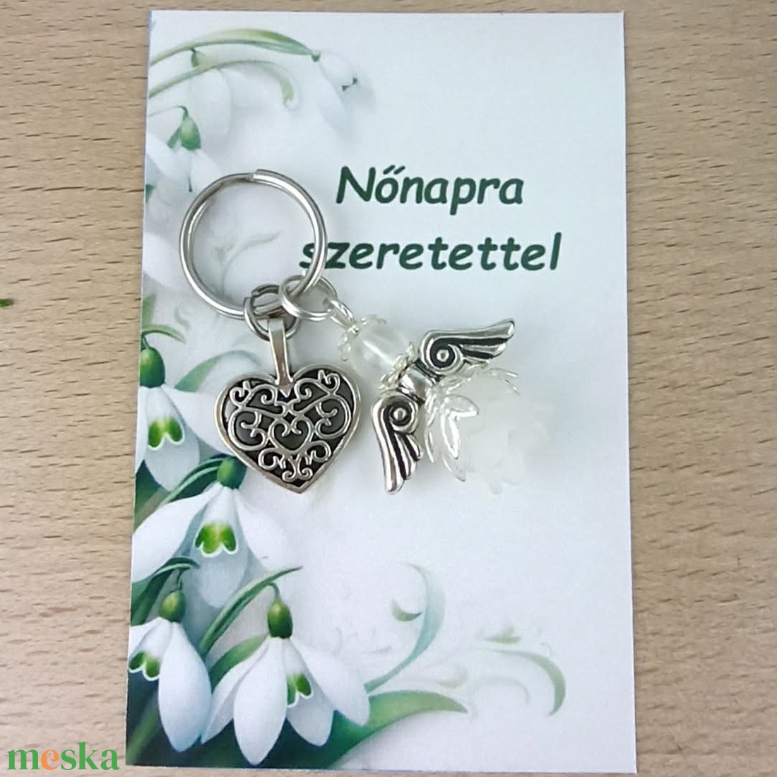 Nőnapi ajándék - fehér angyal kulcstartó ajándékkártyával, választható medállal és kártyával - táska & tok - kulcstartó & táskadísz - kulcstartó - Meska.hu