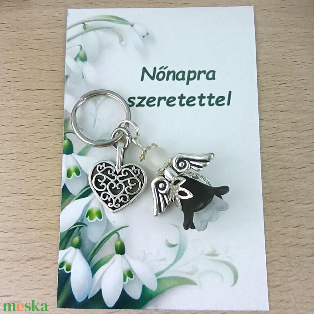 Nőnapi ajándék - fekete-fehér angyal kulcstartó ajándékkártyával, választható medállal és kártyával - táska & tok - kulcstartó & táskadísz - kulcstartó - Meska.hu