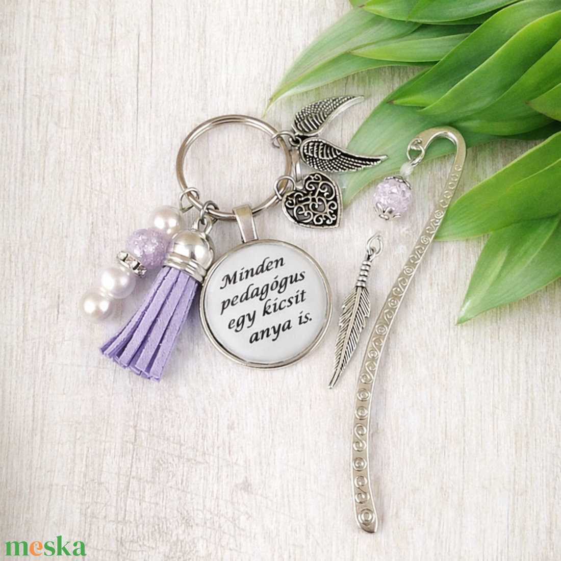 Minden pedagógus egy kicsit anya is levendula kulcstartó és üveglencsés könyvjelző szett - táska & tok - kulcstartó & táskadísz - kulcstartó - Meska.hu