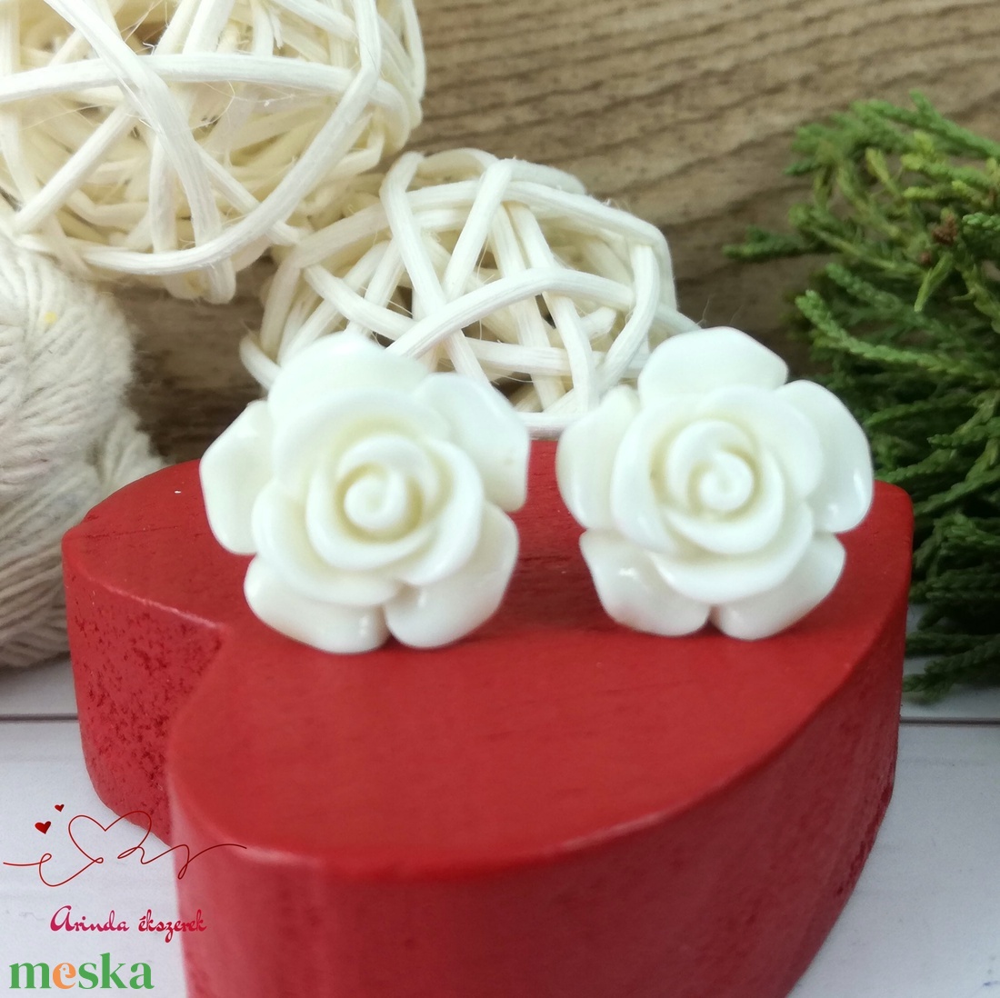 14 mm fehér rózsa bedugós fülbevaló � nemesacél alapú romantikus virág ékszer, ajándék nőknek - ékszer - fülbevaló - pötty fülbevaló - Meska.hu