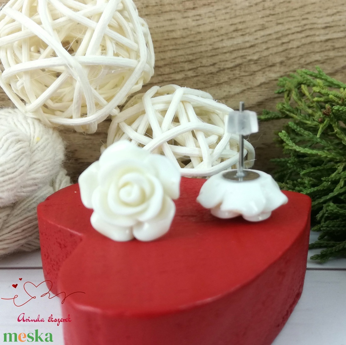 14 mm fehér rózsa bedugós fülbevaló � nemesacél alapú romantikus virág ékszer, ajándék nőknek - ékszer - fülbevaló - pötty fülbevaló - Meska.hu