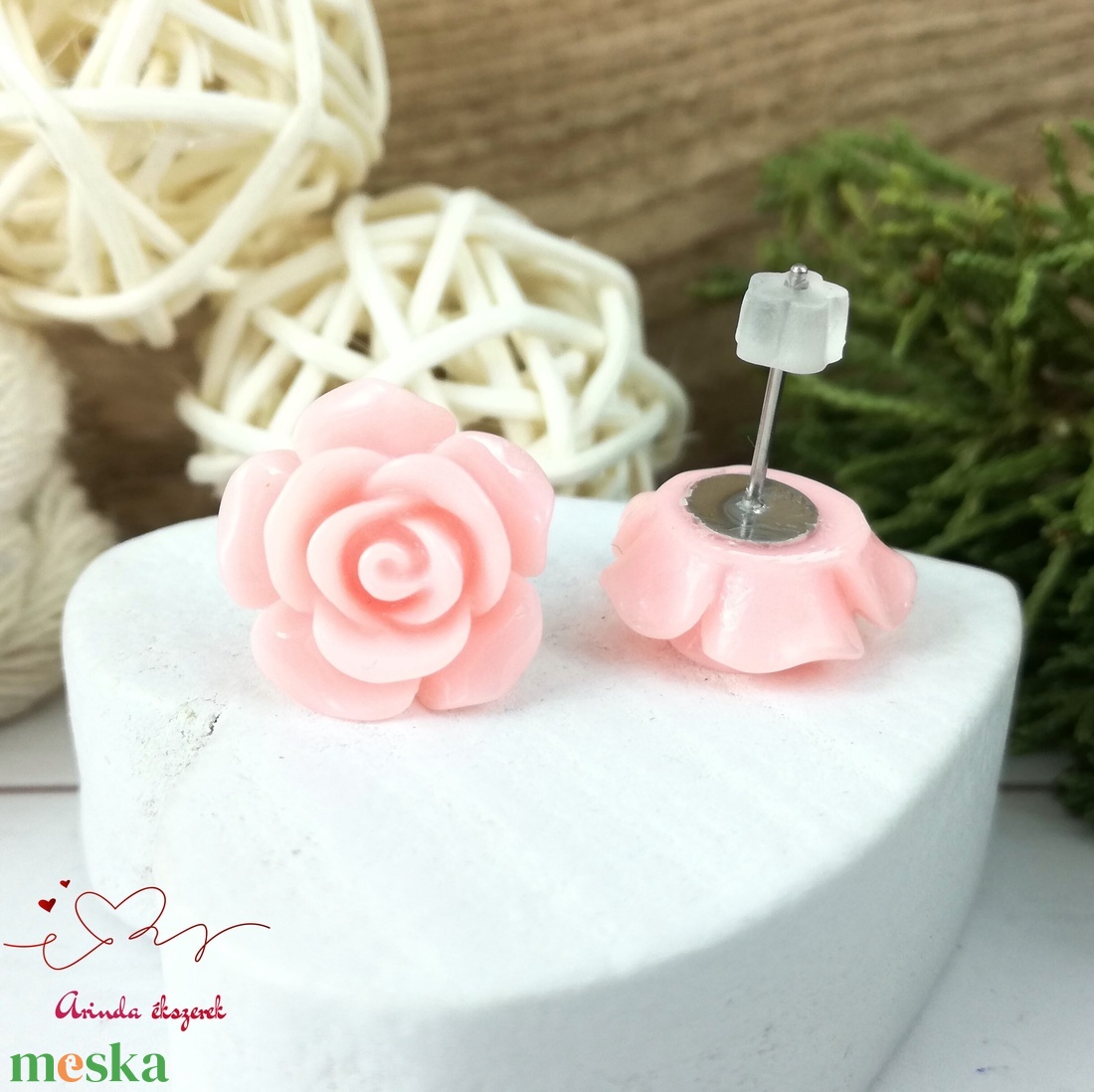 14 mm rózsaszín rózsa bedugós fülbevaló � nemesacél alapú romantikus virág ékszer, ajándék nőknek - ékszer - fülbevaló - pötty fülbevaló - Meska.hu