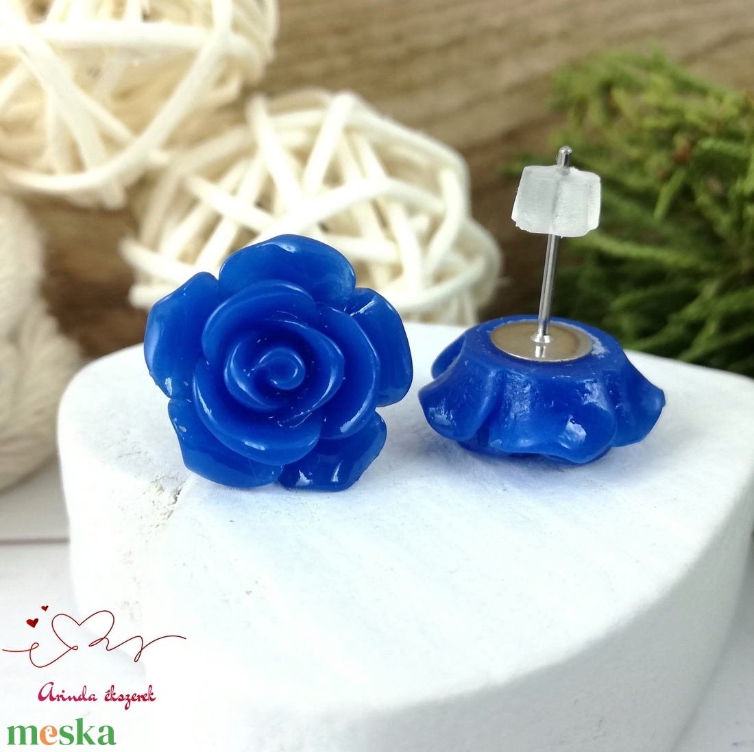14 mm sötétkék rózsa bedugós fülbevaló � nemesacél alapú romantikus virág ékszer, ajándék nőknek - ékszer - fülbevaló - pötty fülbevaló - Meska.hu