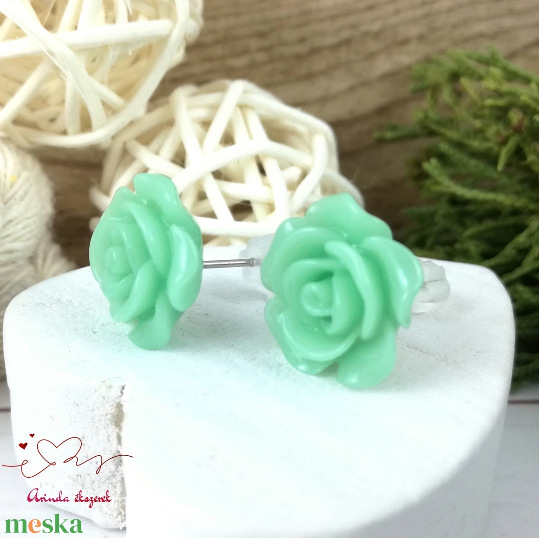 14 mm menta rózsa bedugós fülbevaló � nemesacél alapú romantikus virág ékszer, ajándék nőknek - ékszer - fülbevaló - pötty fülbevaló - Meska.hu