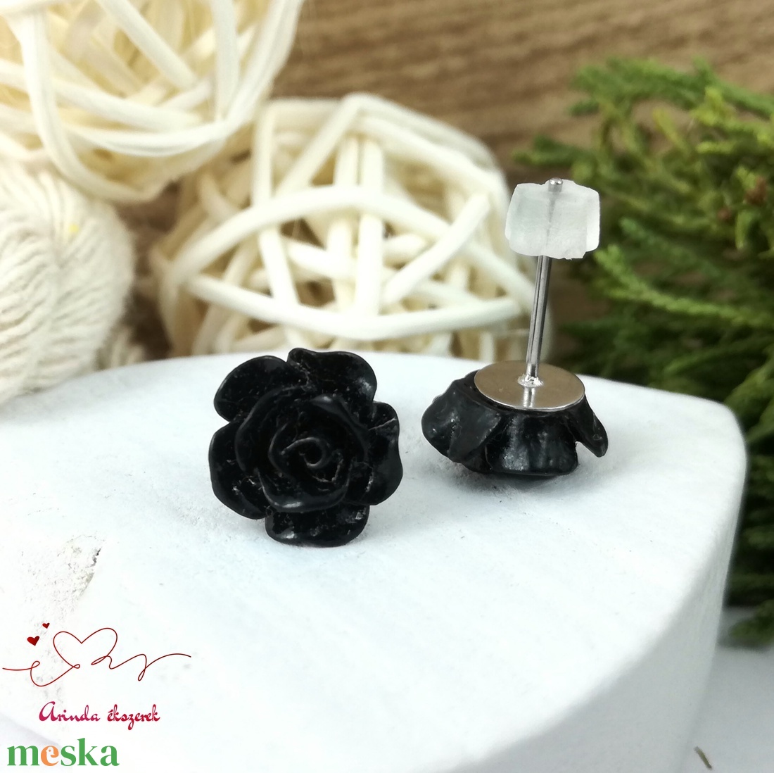 Fekete rózsás bedugós fülbevaló � 10 mm, nemesacél alapú elegáns virág ékszer - ékszer - fülbevaló - pötty fülbevaló - Meska.hu