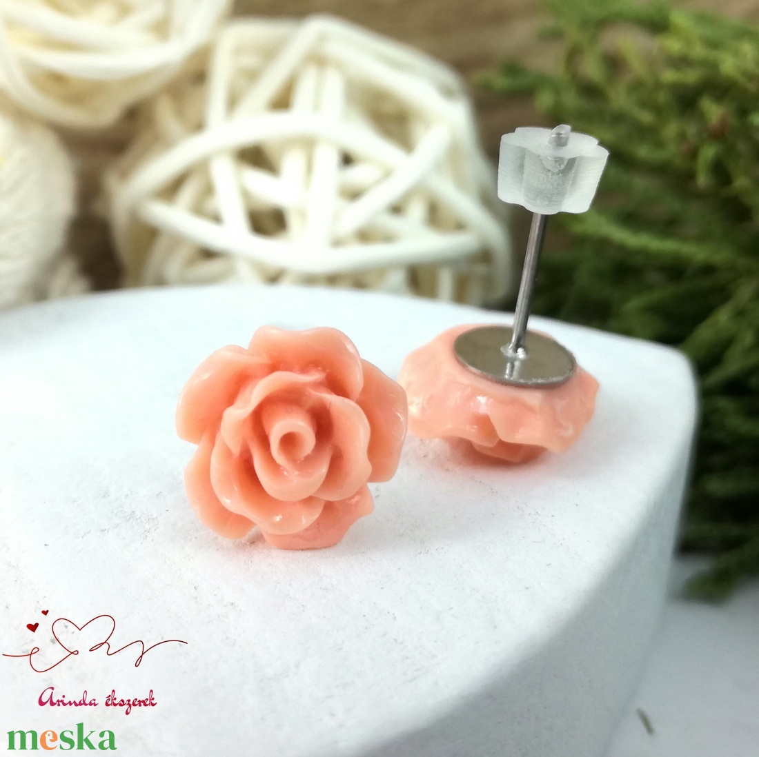 Púder rózsás bedugós fülbevaló � 10 mm, nemesacél alapú elegáns virág ékszer - ékszer - fülbevaló - pötty fülbevaló - Meska.hu