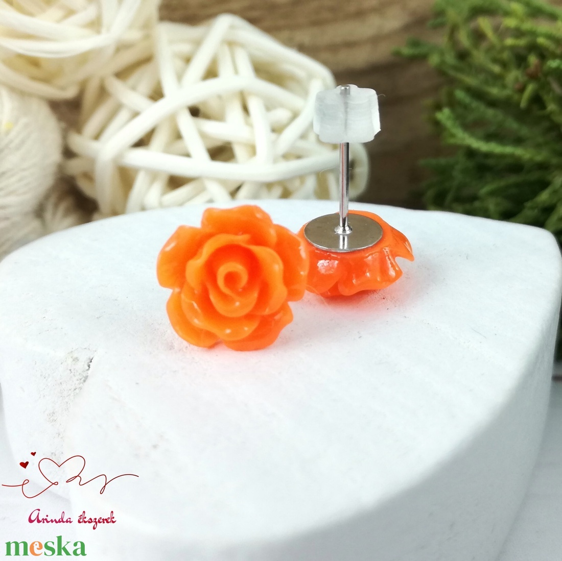 Narancs rózsás bedugós fülbevaló � 10 mm, nemesacél alapú elegáns virág ékszer - ékszer - fülbevaló - pötty fülbevaló - Meska.hu