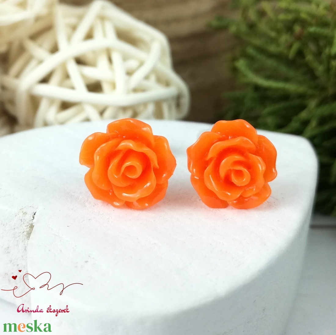 Narancs rózsás bedugós fülbevaló � 10 mm, nemesacél alapú elegáns virág ékszer - ékszer - fülbevaló - pötty fülbevaló - Meska.hu