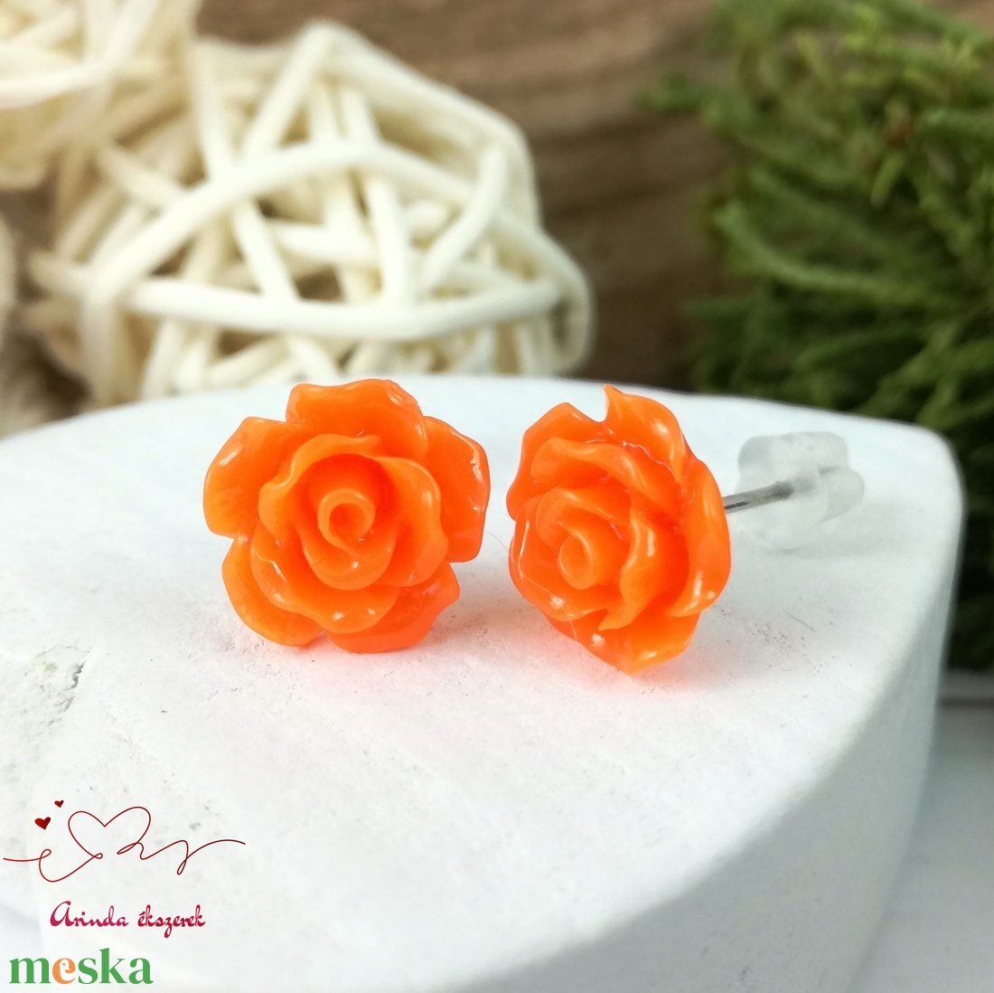 Narancs rózsás bedugós fülbevaló � 10 mm, nemesacél alapú elegáns virág ékszer - ékszer - fülbevaló - pötty fülbevaló - Meska.hu