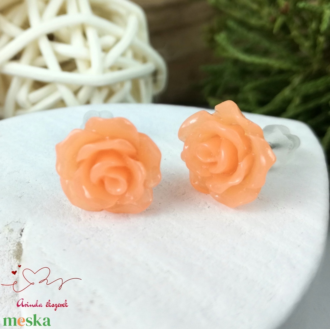 Barack rózsás bedugós fülbevaló � 10 mm, nemesacél alapú elegáns virág ékszer - ékszer - fülbevaló - pötty fülbevaló - Meska.hu