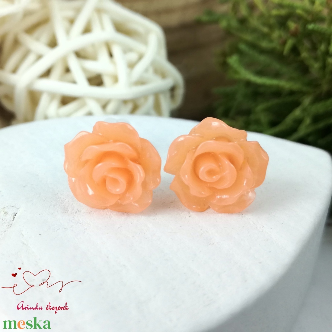Barack rózsás bedugós fülbevaló � 10 mm, nemesacél alapú elegáns virág ékszer - ékszer - fülbevaló - pötty fülbevaló - Meska.hu