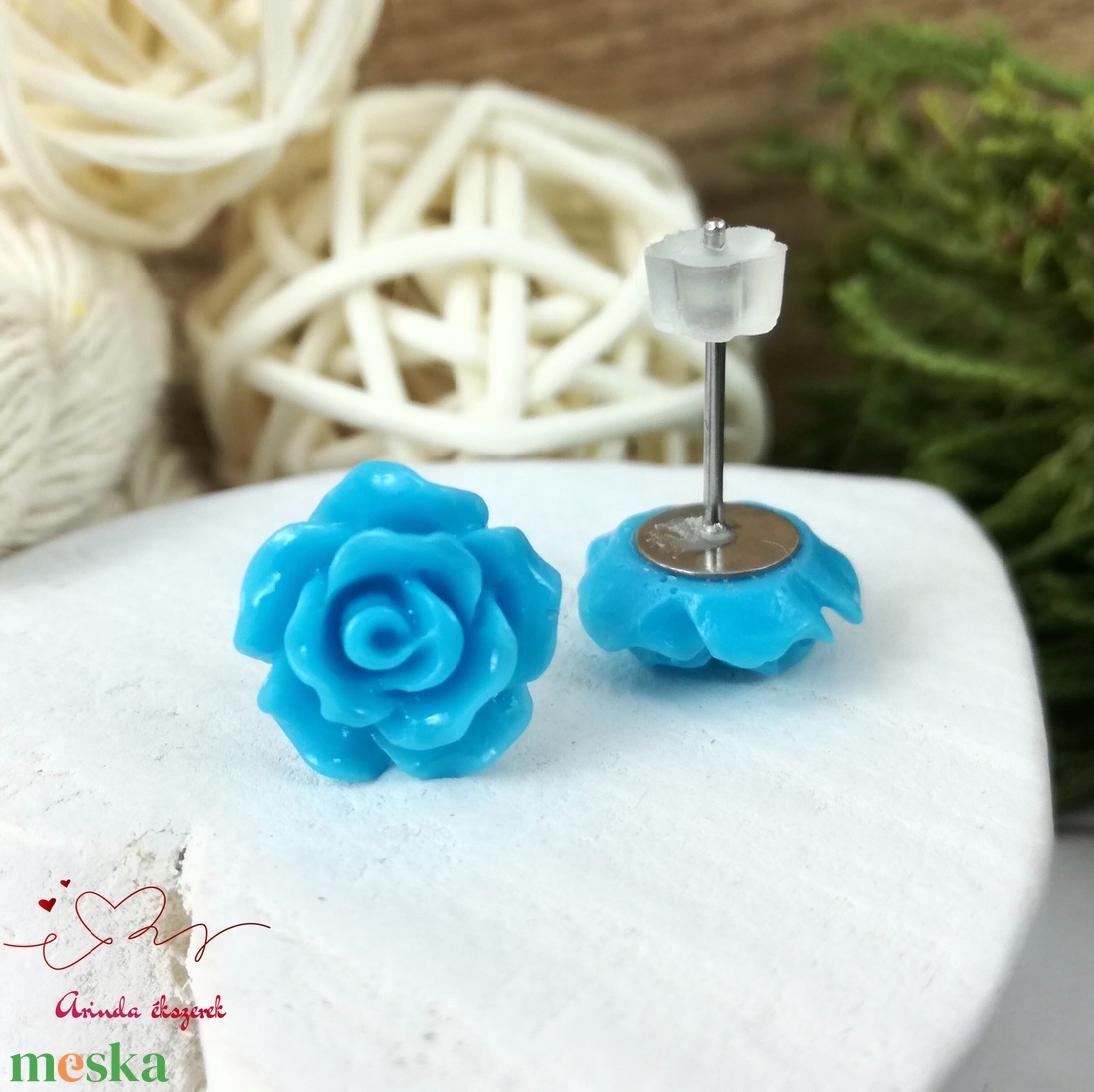 Világoskék rózsás bedugós fülbevaló � 10 mm, nemesacél alapú elegáns virág ékszer - ékszer - fülbevaló - pötty fülbevaló - Meska.hu