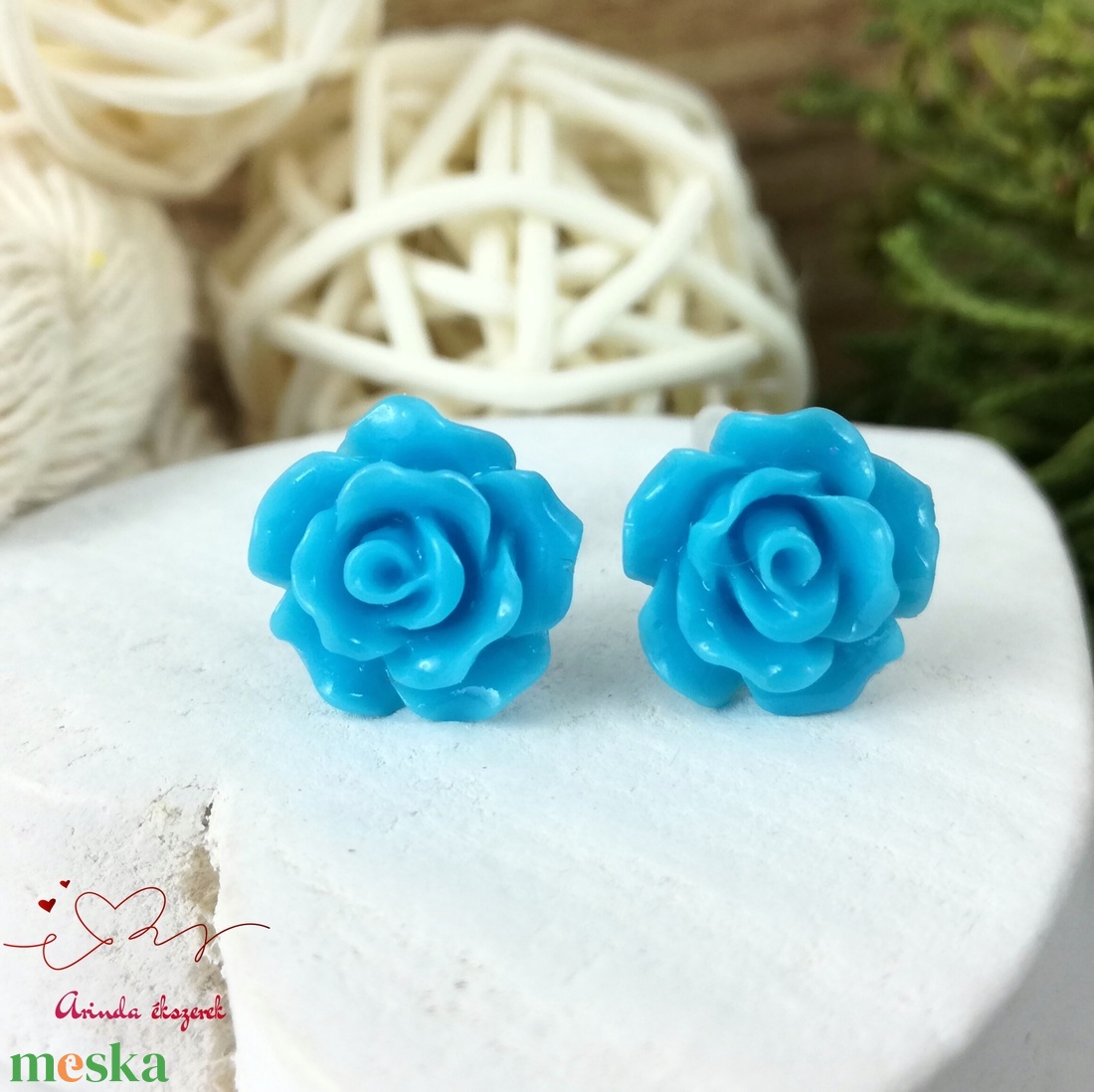 Világoskék rózsás bedugós fülbevaló � 10 mm, nemesacél alapú elegáns virág ékszer - ékszer - fülbevaló - pötty fülbevaló - Meska.hu