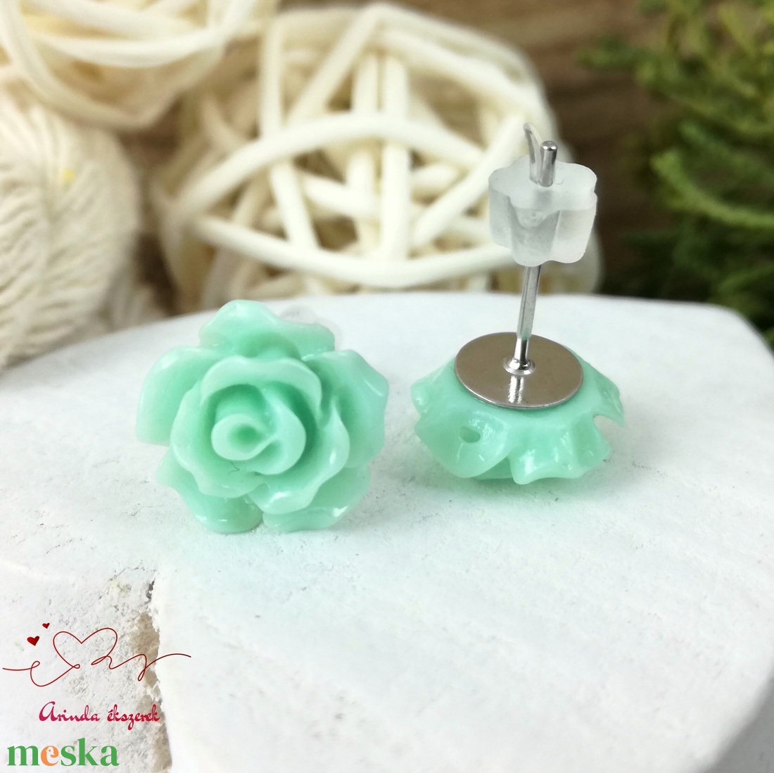 Menta rózsás bedugós fülbevaló � 10 mm, nemesacél alapú elegáns virág ékszer - ékszer - fülbevaló - pötty fülbevaló - Meska.hu