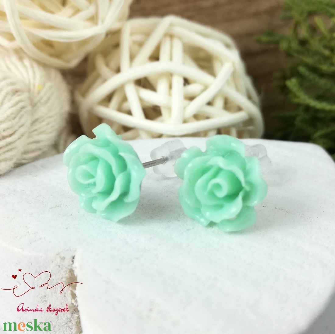 Menta rózsás bedugós fülbevaló � 10 mm, nemesacél alapú elegáns virág ékszer - ékszer - fülbevaló - pötty fülbevaló - Meska.hu