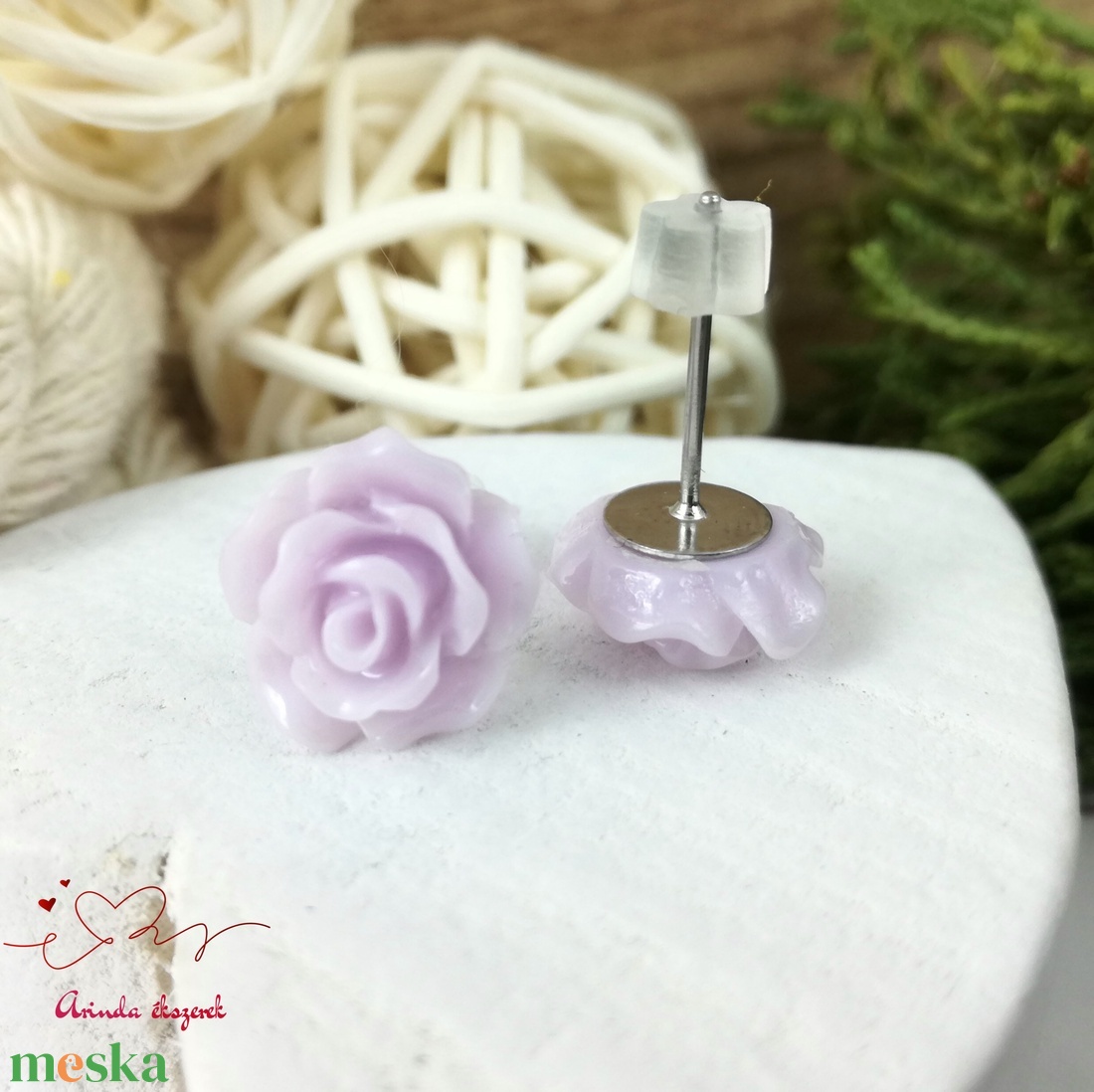 Levendula rózsás bedugós fülbevaló � 10 mm, nemesacél alapú elegáns virág ékszer - ékszer - fülbevaló - pötty fülbevaló - Meska.hu