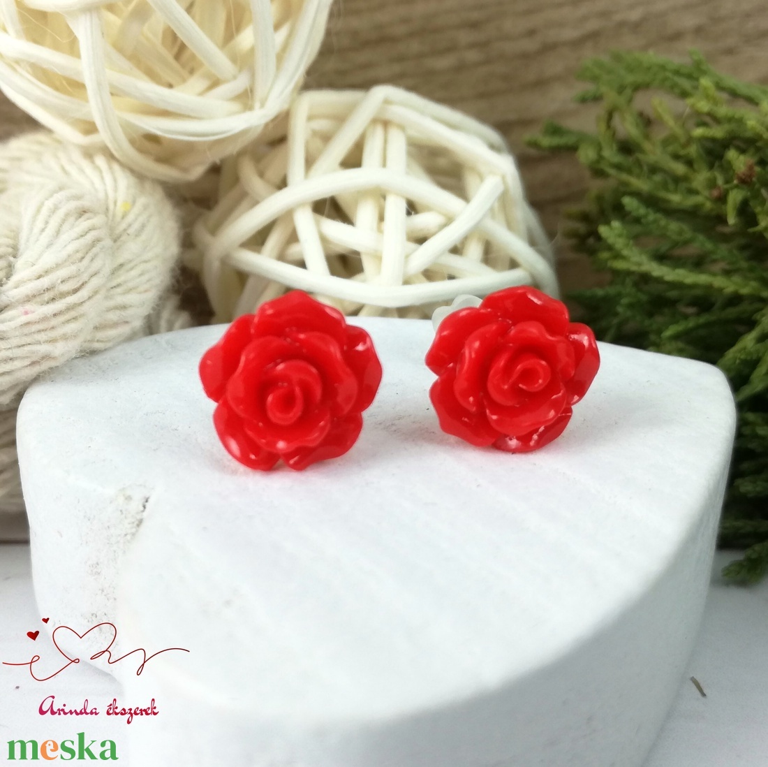 Piros rózsás bedugós fülbevaló � 10 mm, nemesacél alapú elegáns virág ékszer - ékszer - fülbevaló - pötty fülbevaló - Meska.hu