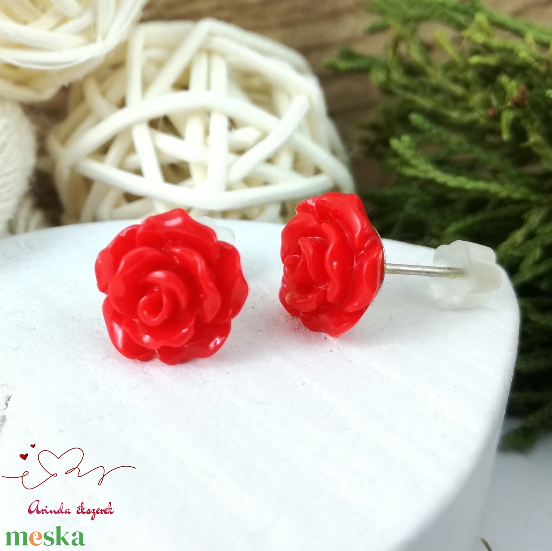 Piros rózsás bedugós fülbevaló � 10 mm, nemesacél alapú elegáns virág ékszer - ékszer - fülbevaló - pötty fülbevaló - Meska.hu
