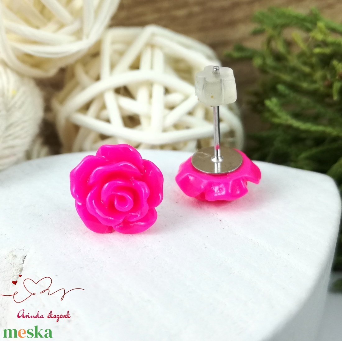 Pink rózsás bedugós fülbevaló � 10 mm, nemesacél alapú elegáns virág ékszer - ékszer - fülbevaló - pötty fülbevaló - Meska.hu