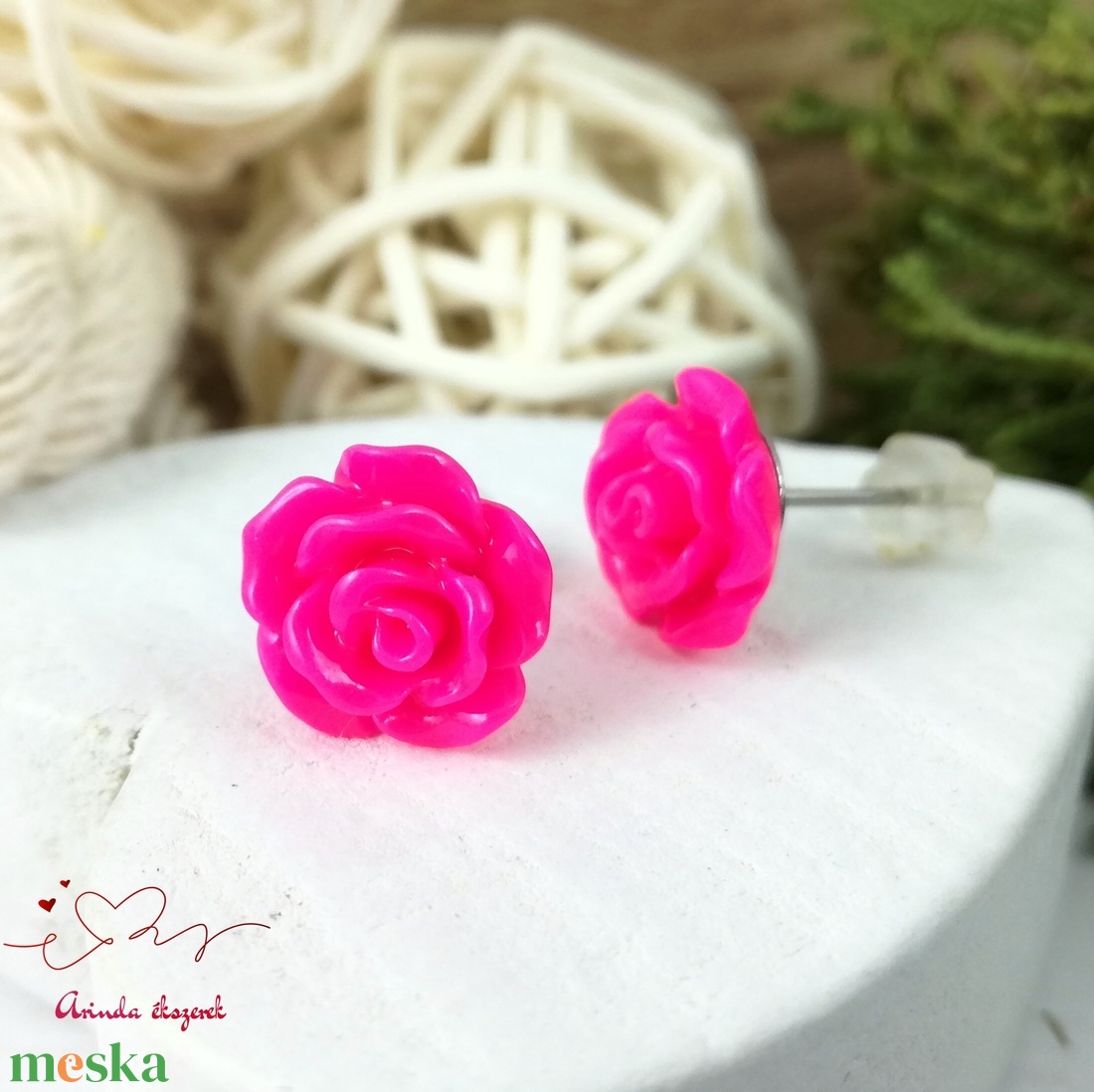 Pink rózsás bedugós fülbevaló � 10 mm, nemesacél alapú elegáns virág ékszer - ékszer - fülbevaló - pötty fülbevaló - Meska.hu