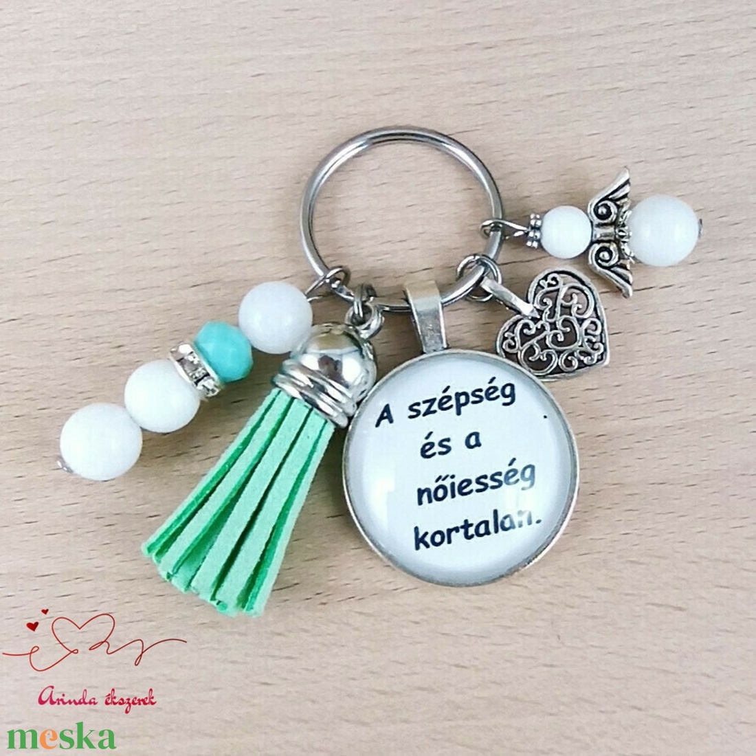 A szépség és a nőiesség kortalan idézetes kulcstartó � nőnapi, anyák napi ajándék nőknek - táska & tok - kulcstartó & táskadísz - kulcstartó - Meska.hu