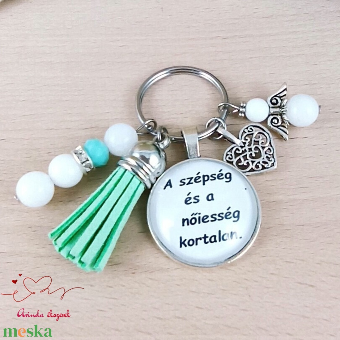 A szépség és a nőiesség kortalan idézetes kulcstartó � nőnapi, anyák napi ajándék nőknek - táska & tok - kulcstartó & táskadísz - kulcstartó - Meska.hu