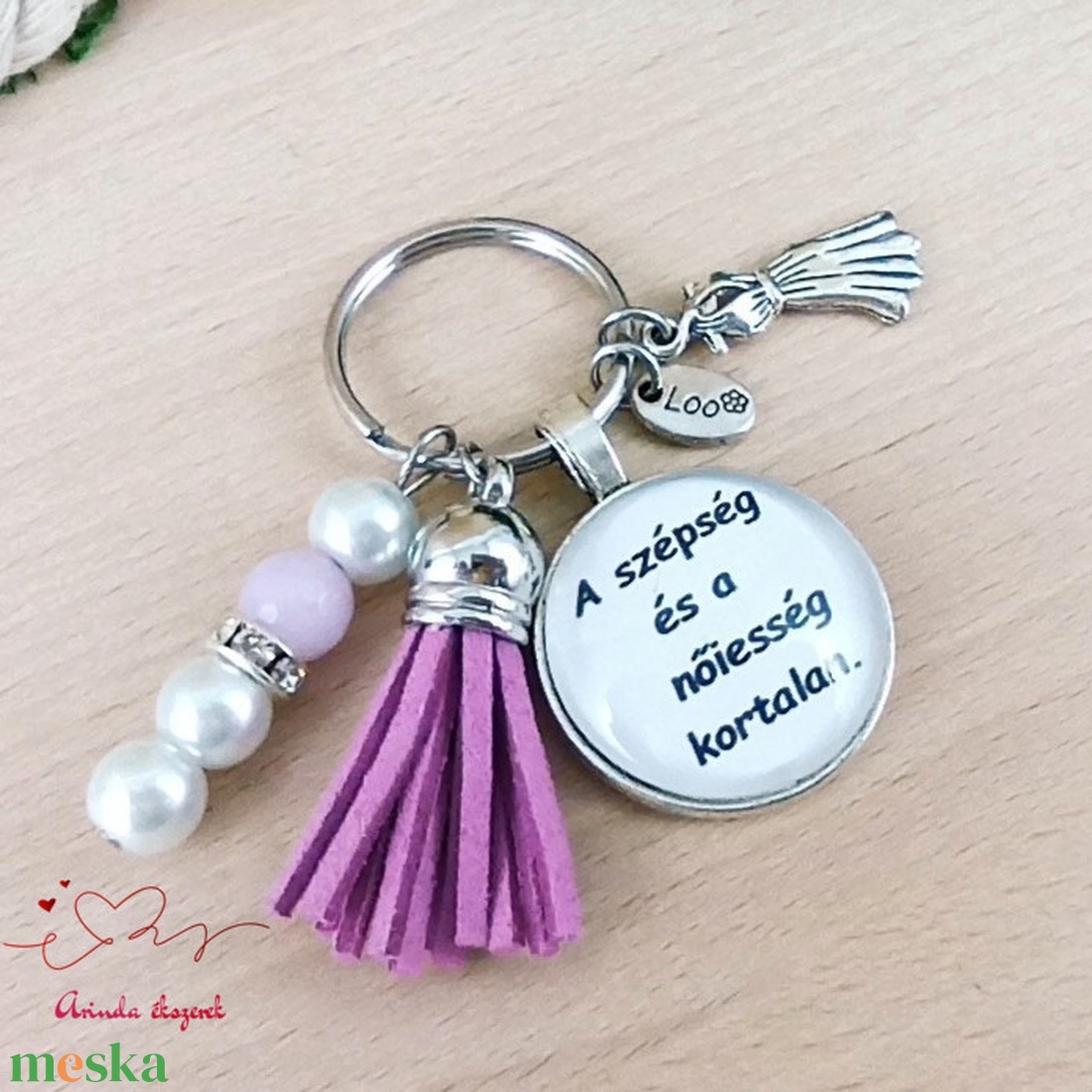 A szépség és a nőiesség kortalan idézetes kulcstartó � nőnapi, anyák napi ajándék nőknek - táska & tok - kulcstartó & táskadísz - kulcstartó - Meska.hu
