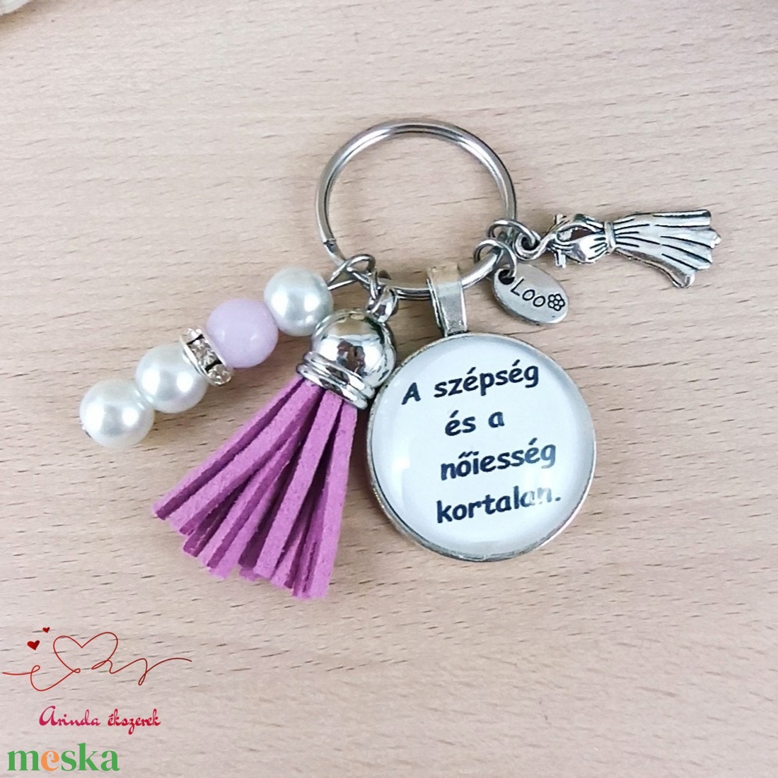 A szépség és a nőiesség kortalan idézetes kulcstartó � nőnapi, anyák napi ajándék nőknek - táska & tok - kulcstartó & táskadísz - kulcstartó - Meska.hu