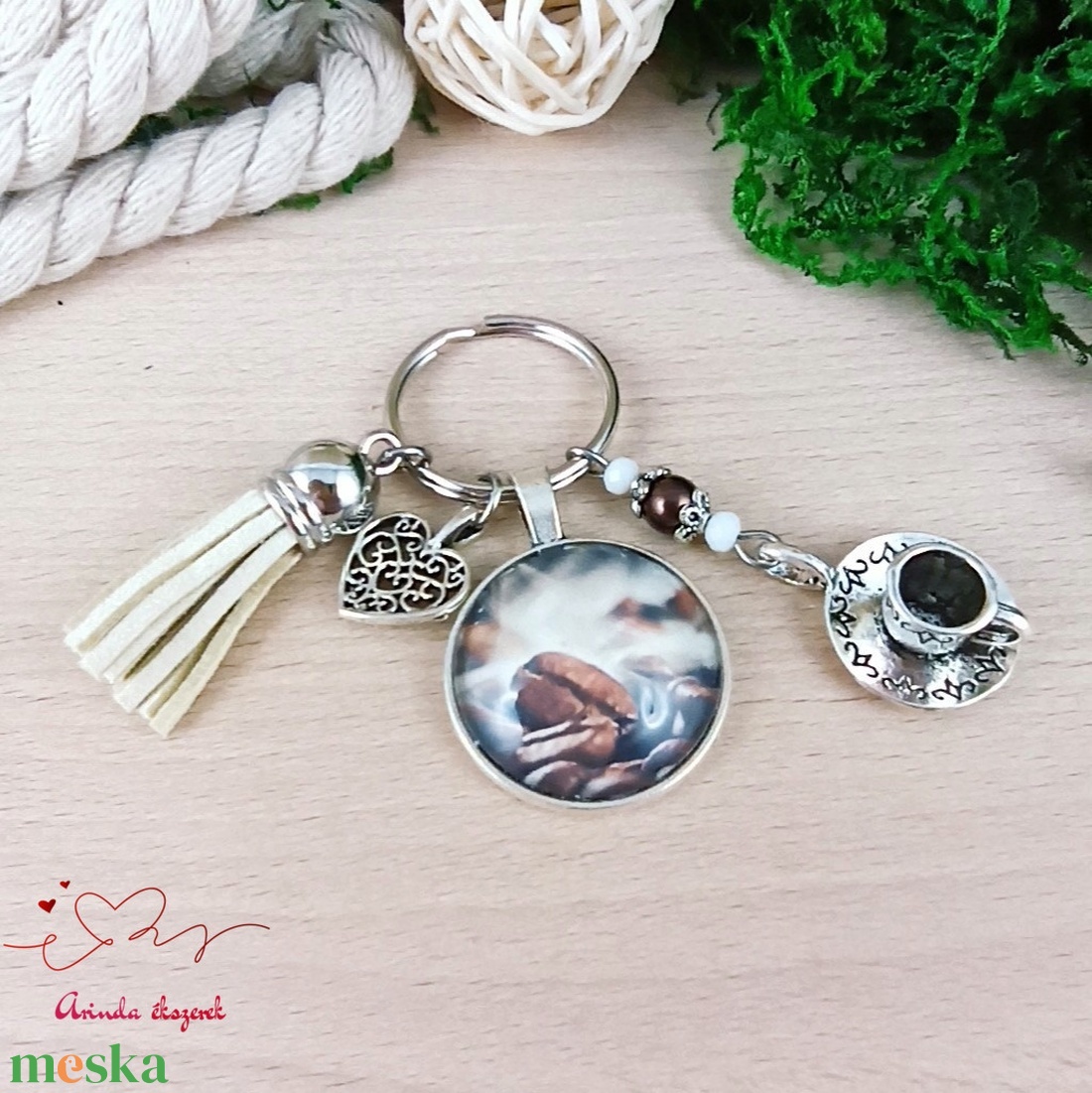 Kávés idézetes kulcstartó bézs bojttal � ajándék kávérajongóknak, nőnapi meglepetés - táska & tok - kulcstartó & táskadísz - kulcstartó - Meska.hu