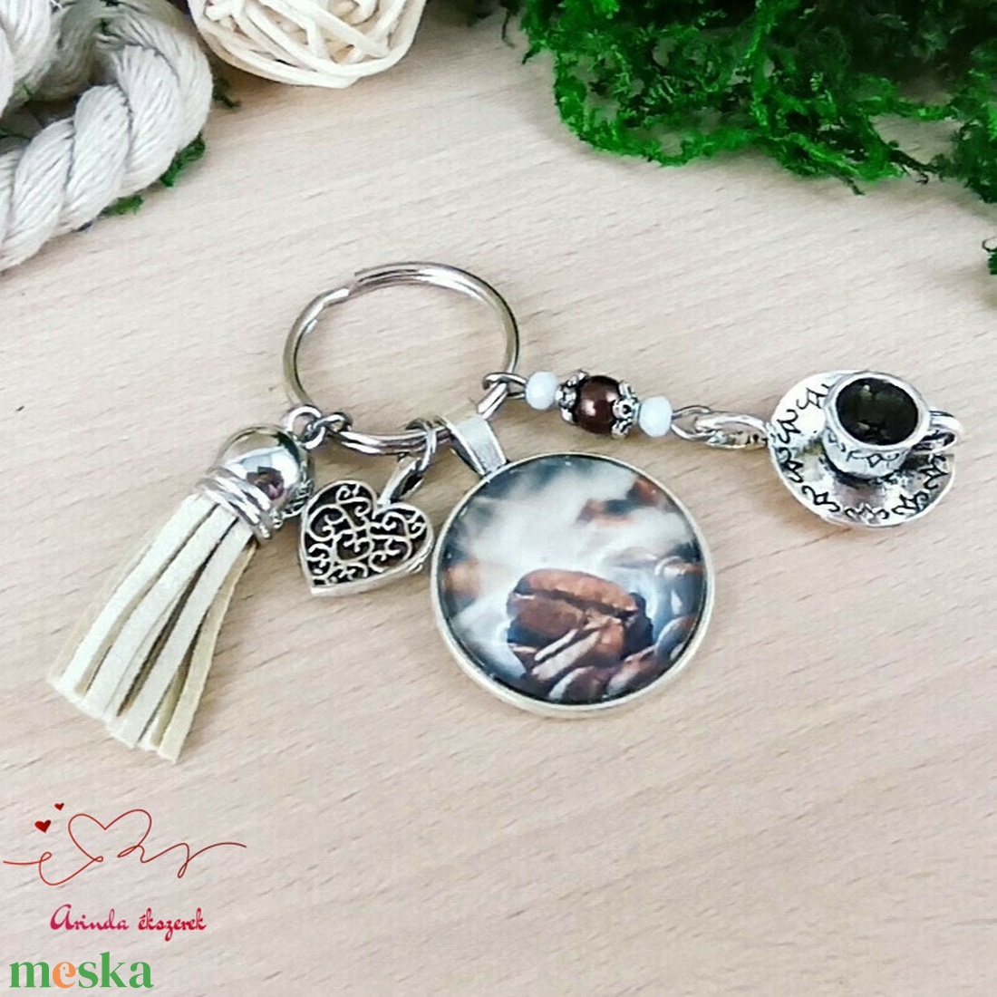 Kávés idézetes kulcstartó bézs bojttal � ajándék kávérajongóknak, nőnapi meglepetés - táska & tok - kulcstartó & táskadísz - kulcstartó - Meska.hu