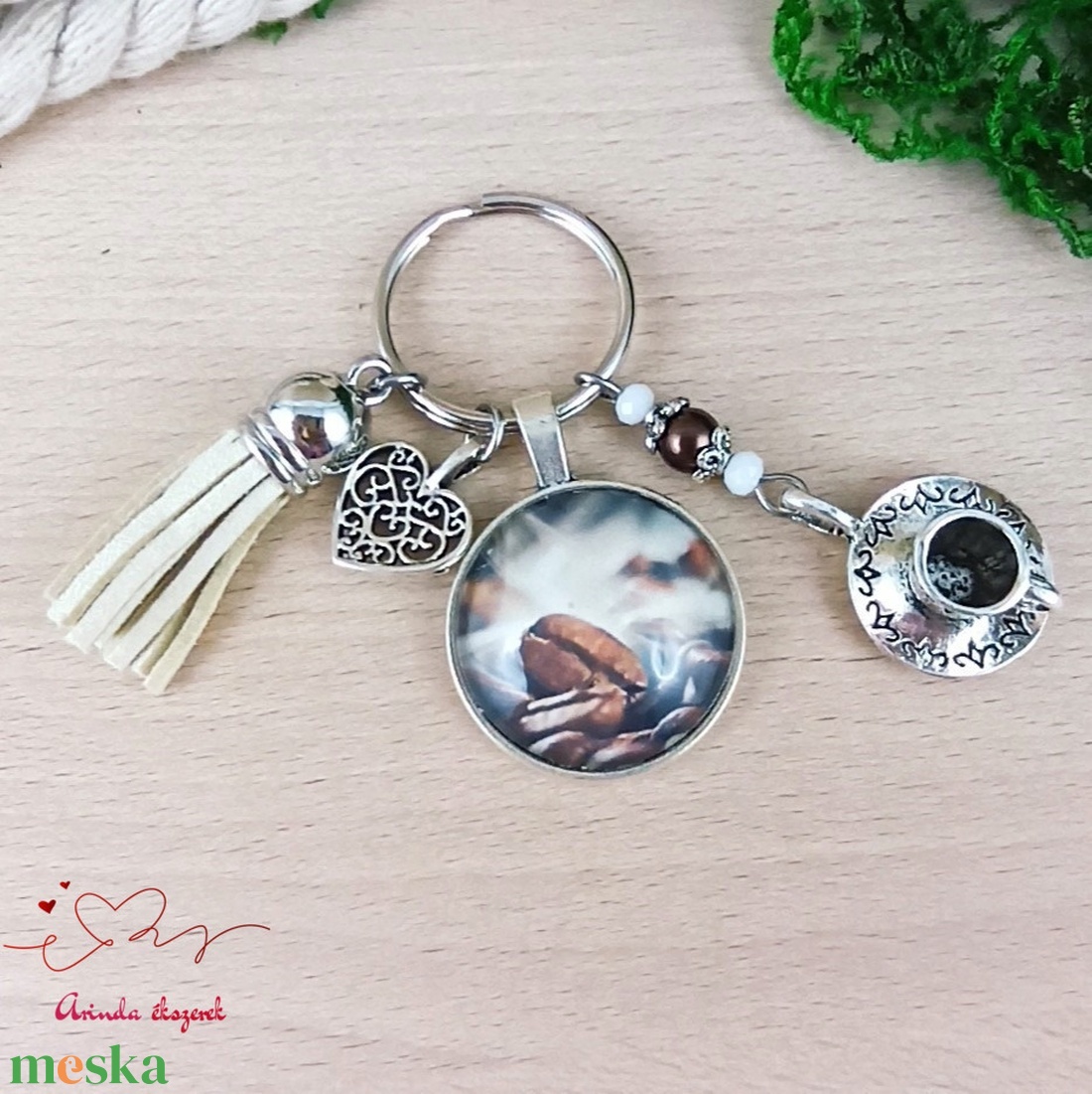 Kávés idézetes kulcstartó bézs bojttal � ajándék kávérajongóknak, nőnapi meglepetés - táska & tok - kulcstartó & táskadísz - kulcstartó - Meska.hu