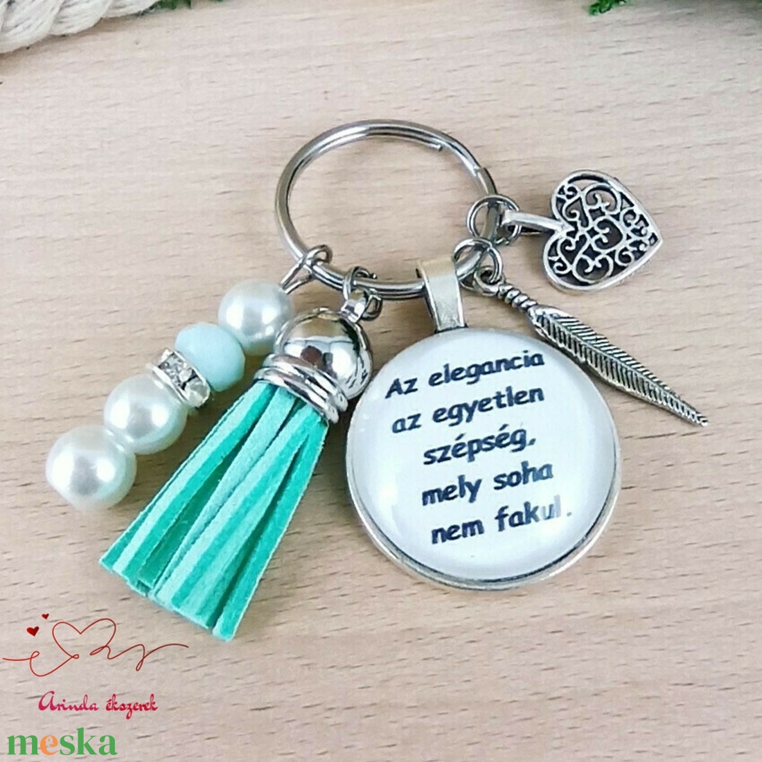 Az elegancia az egyetlen szépség, mely soha nem fakul menta bojtos idézetes kulcstartó � elegáns ajándék nőknek - táska & tok - kulcstartó & táskadísz - kulcstartó - Meska.hu