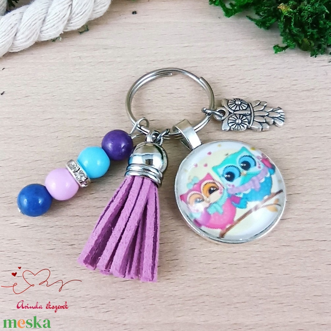 Baglyos üveglencsés kulcstartó lila bojttal � ajándék gyerekeknek és pedagógusoknak - táska & tok - kulcstartó & táskadísz - kulcstartó - Meska.hu