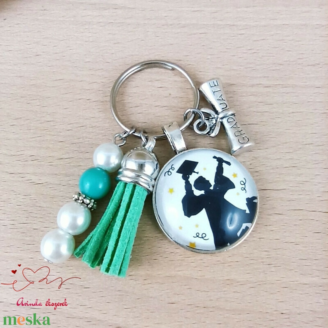 Diplomaosztós üveglencsés kulcstartó fiúknak � ballagási ajándék menta bojttal - táska & tok - kulcstartó & táskadísz - kulcstartó - Meska.hu