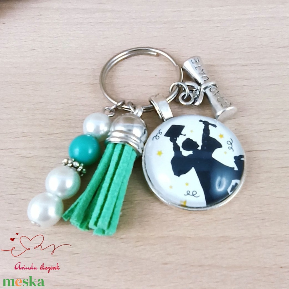 Diplomaosztós üveglencsés kulcstartó fiúknak � ballagási ajándék menta bojttal - táska & tok - kulcstartó & táskadísz - kulcstartó - Meska.hu