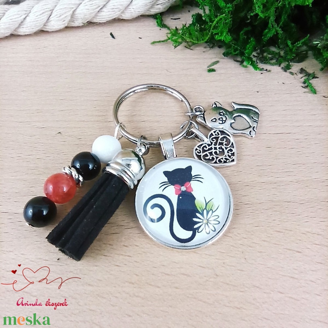 Cicás üveglencsés kulcstartó fekete bojttal � ajándék macskarajongóknak - táska & tok - kulcstartó & táskadísz - kulcstartó - Meska.hu