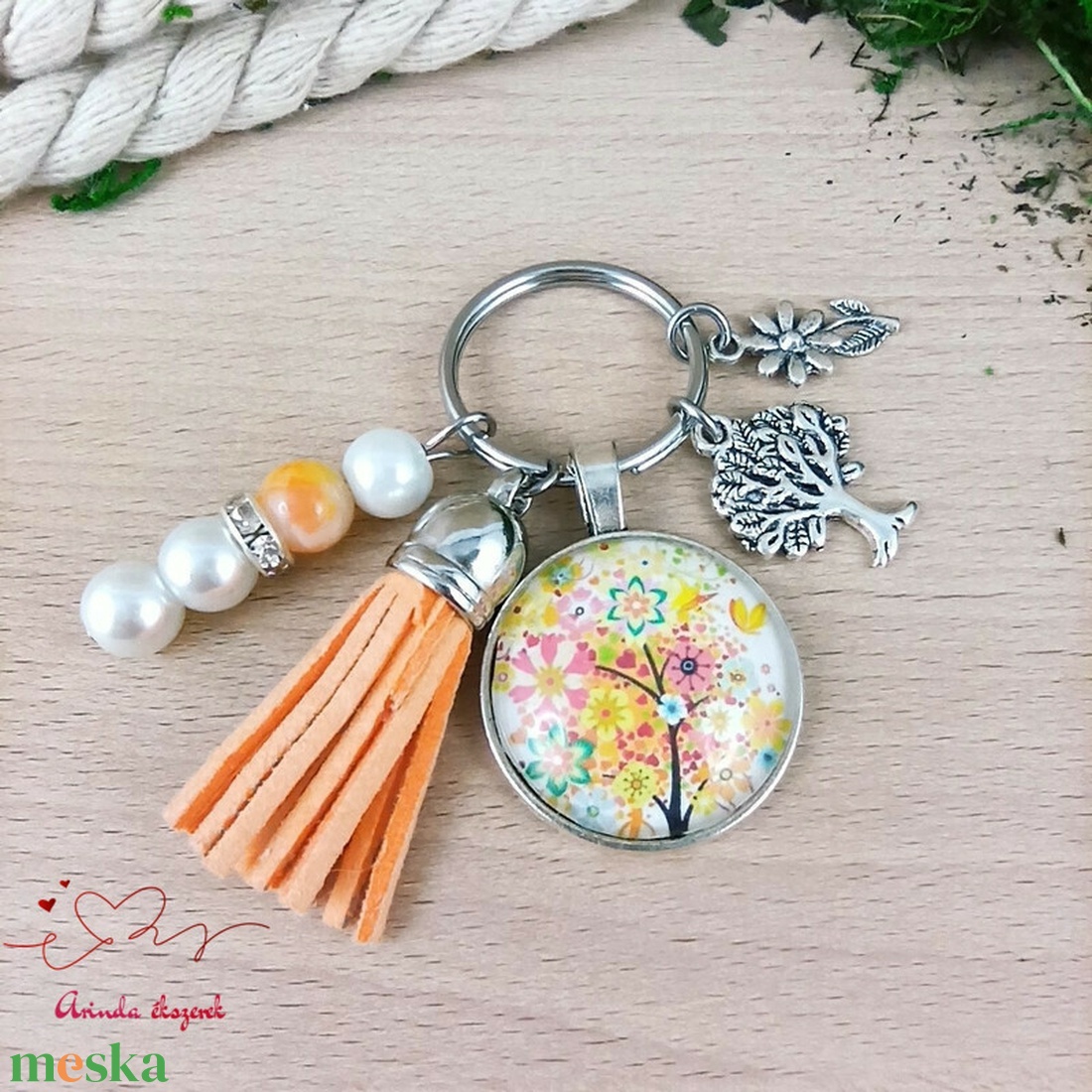 Életfás üveglencsés kulcstartó narancs bojttal � családi ajándék Family charm - táska & tok - kulcstartó & táskadísz - kulcstartó - Meska.hu