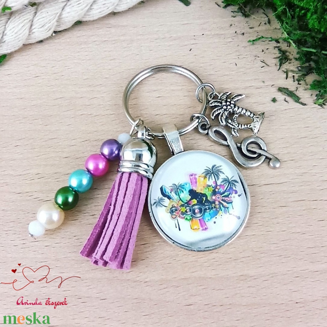 Fesztivál mintás üveglencsés kulcstartó lila bojttal � zenekedvelőknek ajándék - táska & tok - kulcstartó & táskadísz - kulcstartó - Meska.hu