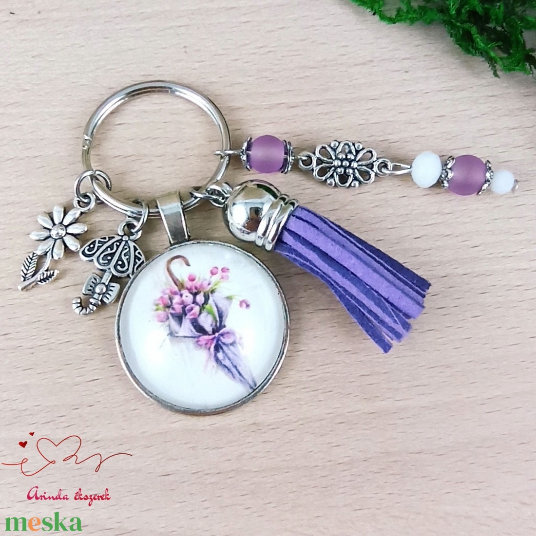 Virágcsokor mintás üveglencsés kulcstartó lila bojttal � romantikus ajándék nőknek - táska & tok - kulcstartó & táskadísz - kulcstartó - Meska.hu