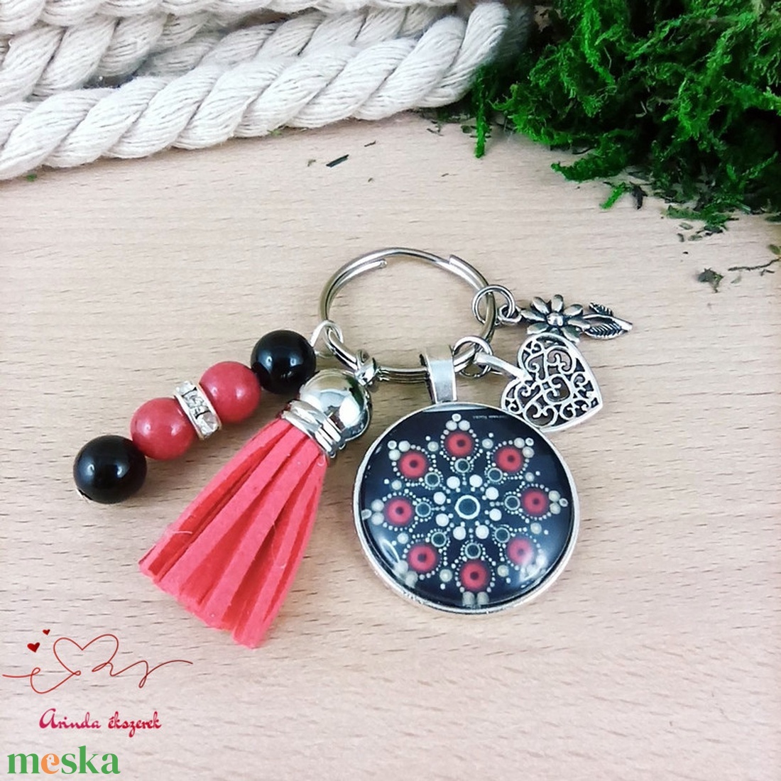 Fekete mandala mintás üveglencsés kulcstartó piros bojttal � elegáns ajándék - táska & tok - kulcstartó & táskadísz - kulcstartó - Meska.hu