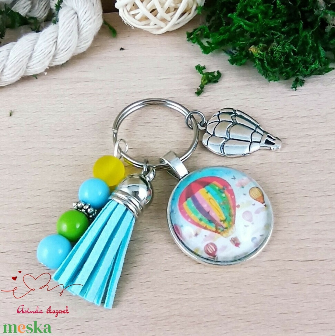 Hőlégballon mintás üveglencsés kulcstartó kék bojttal � utazás ajándék - táska & tok - kulcstartó & táskadísz - kulcstartó - Meska.hu