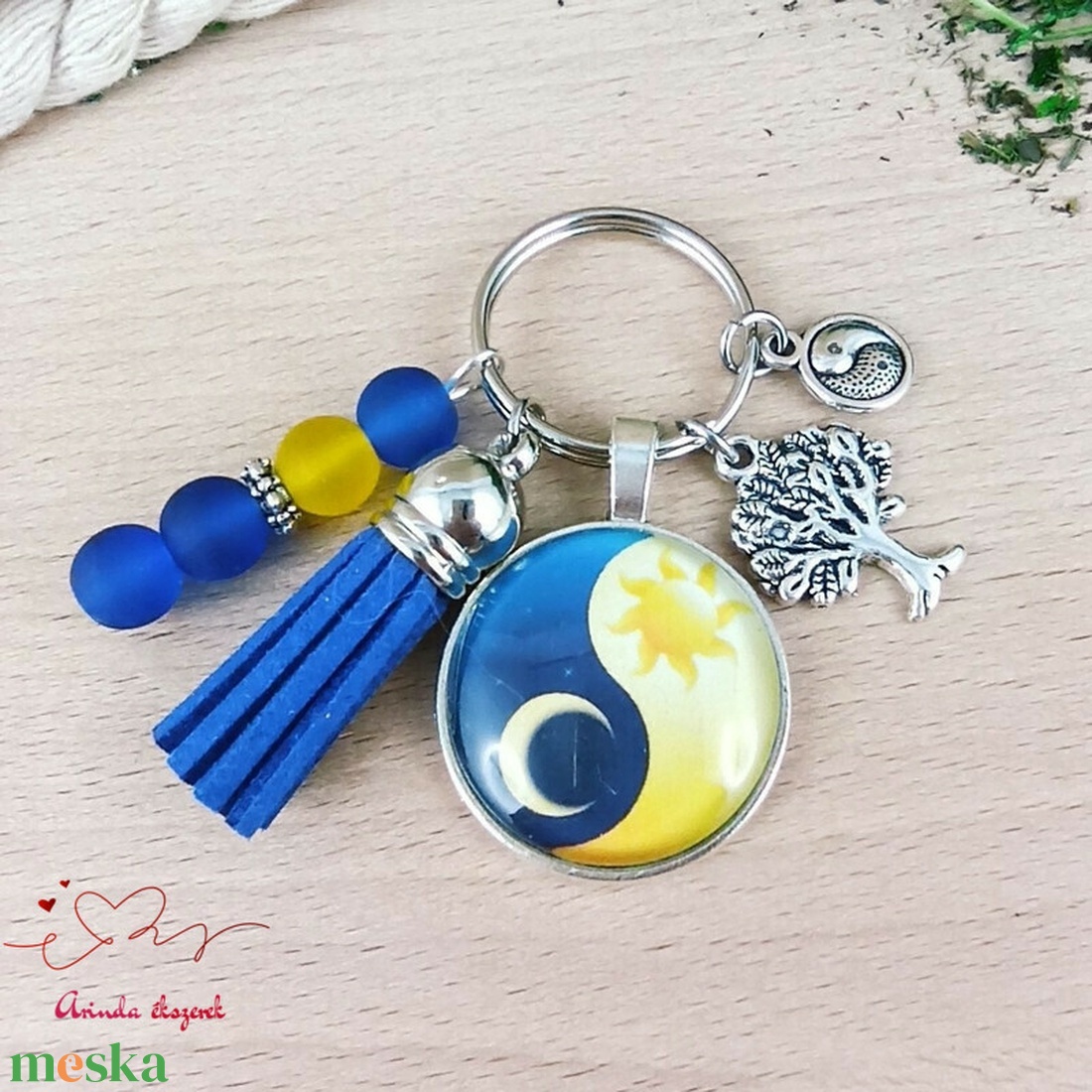 Nap és Hold yin-yang üveglencsés kulcstartó sötétkék bojttal � harmónia ajándék - táska & tok - kulcstartó & táskadísz - kulcstartó - Meska.hu