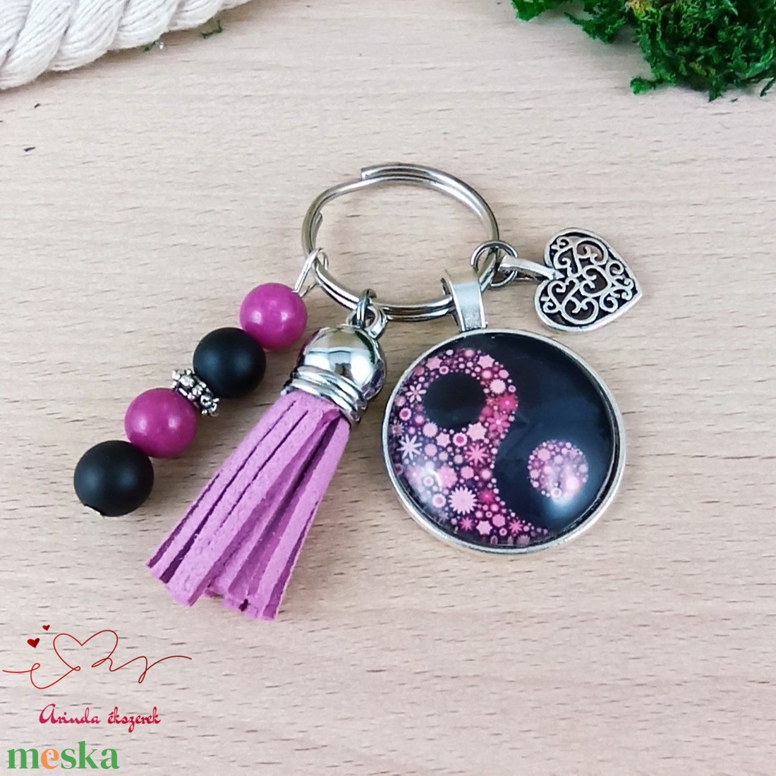 Virágmintás yin-yang üveglencsés kulcstartó pink bojttal � nőies harmónia ajándék - táska & tok - kulcstartó & táskadísz - kulcstartó - Meska.hu