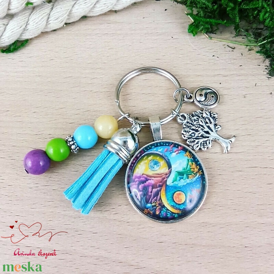 Színes Nap-Hold yin-yang üveglencsés kulcstartó kék bojttal � spirituális ajándék - táska & tok - kulcstartó & táskadísz - kulcstartó - Meska.hu