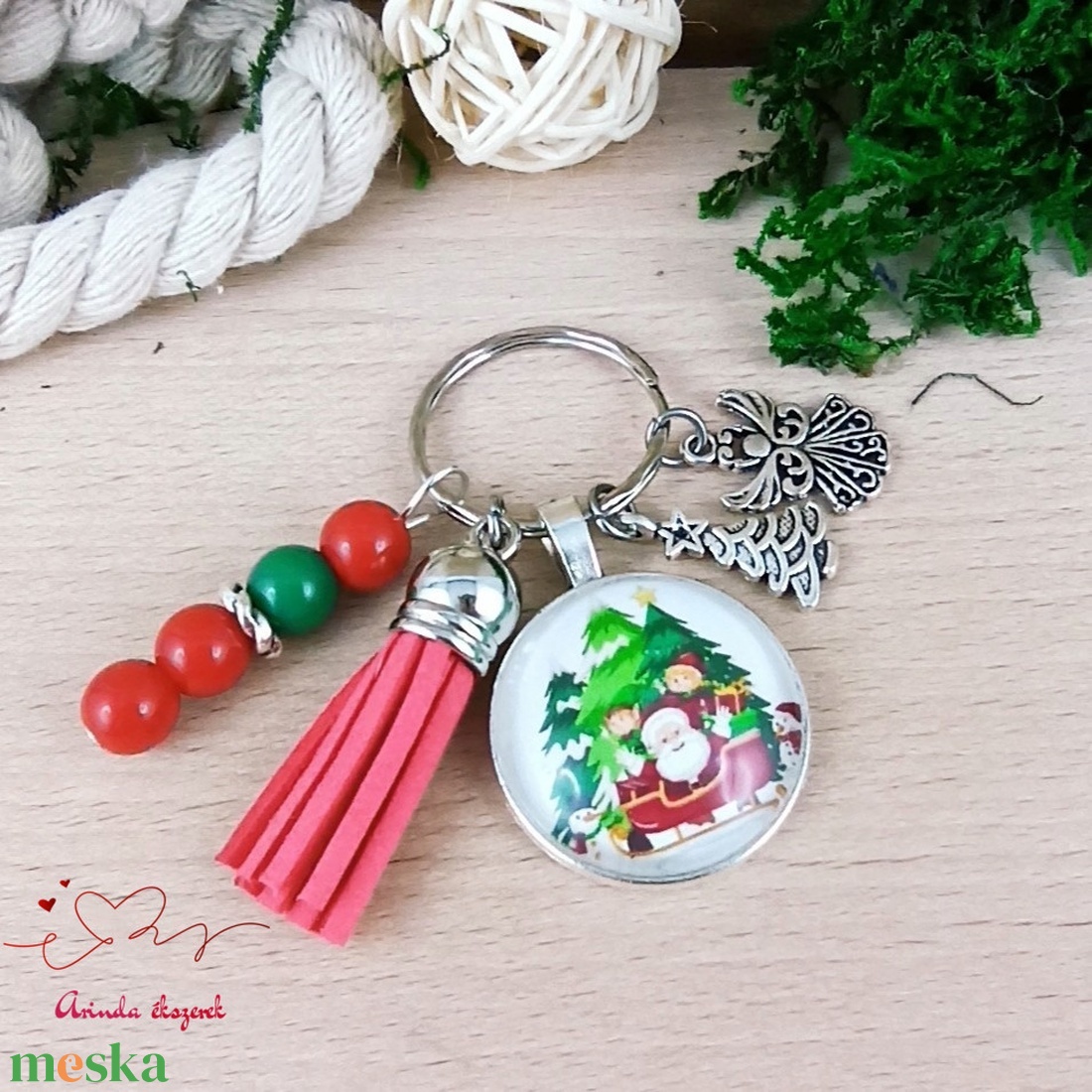 Karácsonyi Mikulás mintás üveglencsés kulcstartó piros bojttal � ünnepi ajándék - táska & tok - kulcstartó & táskadísz - kulcstartó - Meska.hu