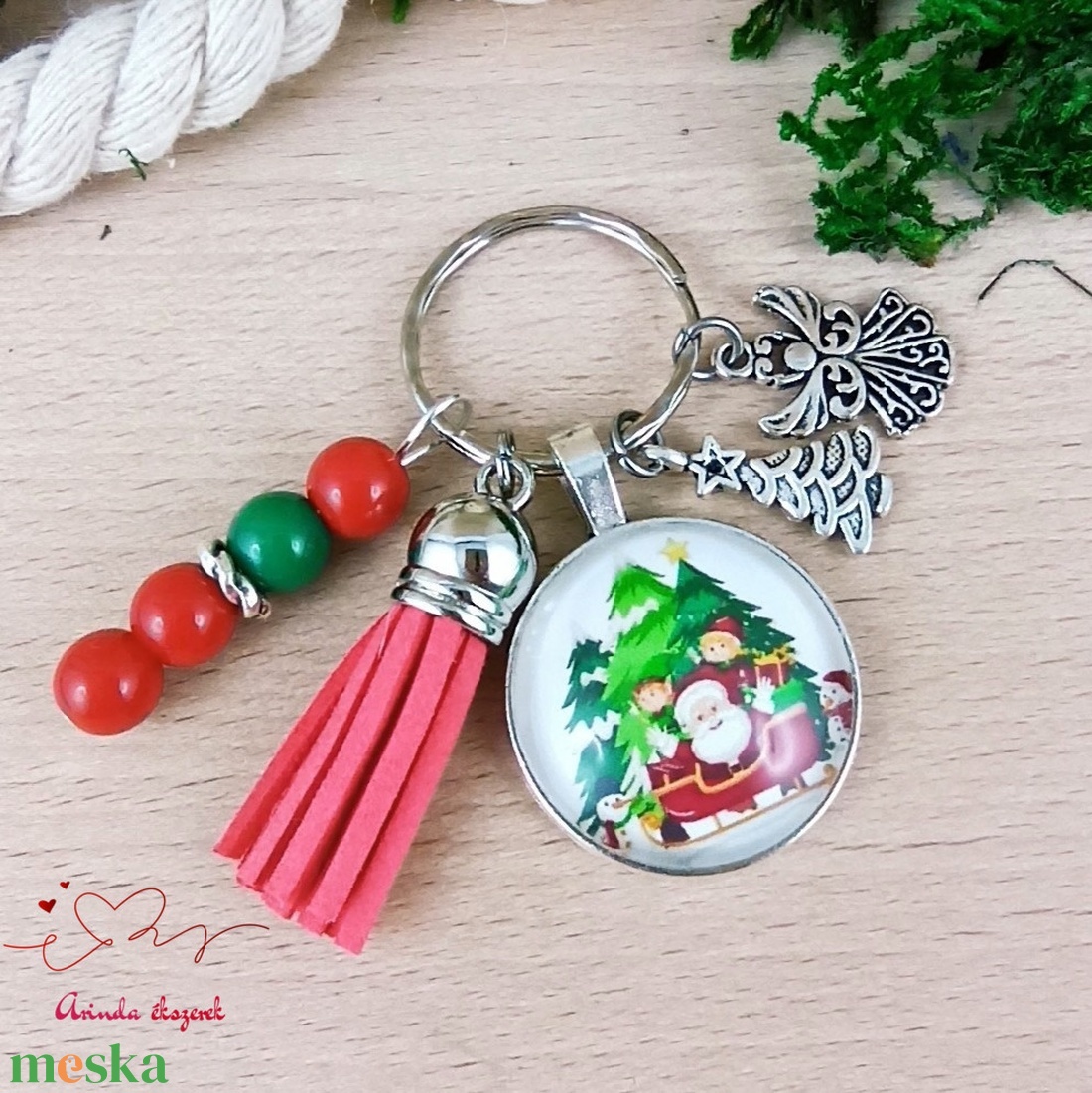Karácsonyi Mikulás mintás üveglencsés kulcstartó piros bojttal � ünnepi ajándék - táska & tok - kulcstartó & táskadísz - kulcstartó - Meska.hu