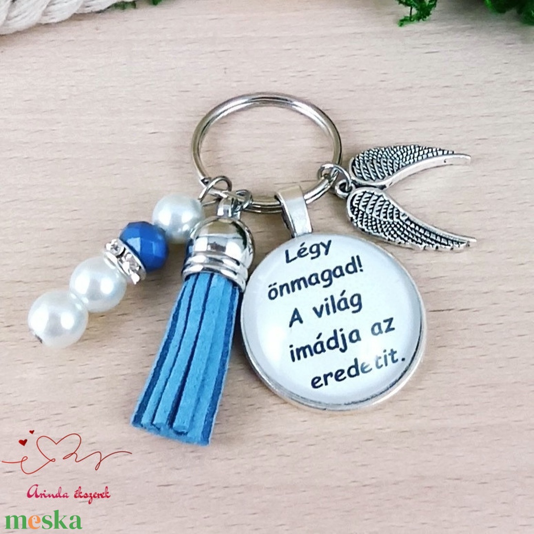 Légy önmagad! motivációs üveglencsés kulcstartó kék bojttal � inspiráló ajándék nőknek - táska & tok - kulcstartó & táskadísz - kulcstartó - Meska.hu