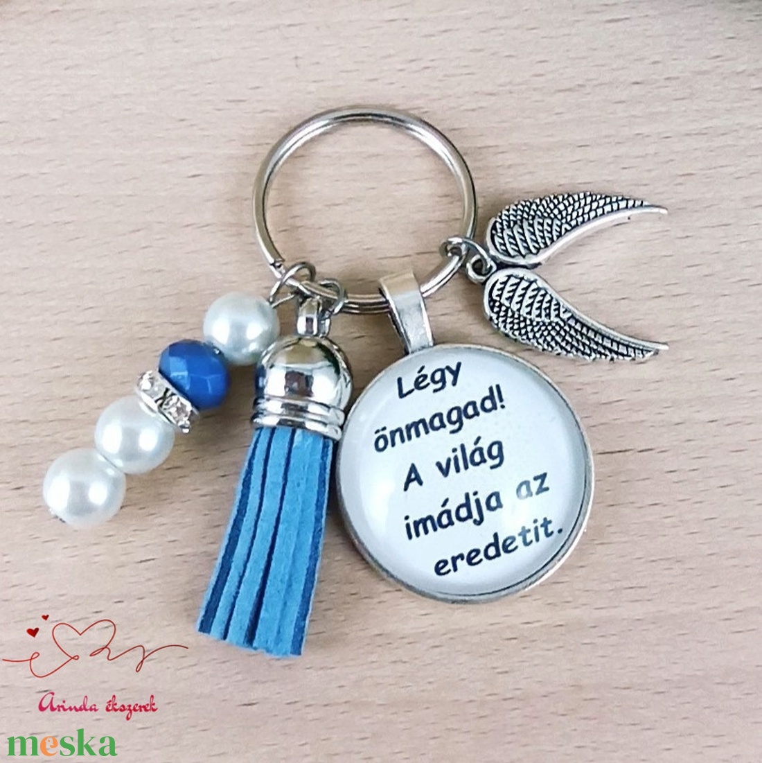 Légy önmagad! motivációs üveglencsés kulcstartó kék bojttal � inspiráló ajándék nőknek - táska & tok - kulcstartó & táskadísz - kulcstartó - Meska.hu