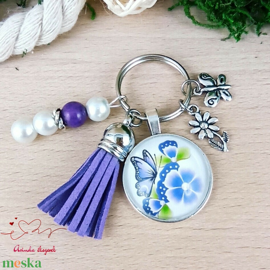 Pillangós virágmintás üveglencsés kulcstartó lila bojttal � romantikus ajándék nőknek - táska & tok - kulcstartó & táskadísz - kulcstartó - Meska.hu